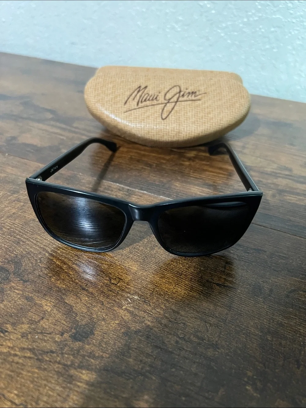 Maui Jim Black Sunglasses with Brown Lens and Tan Case